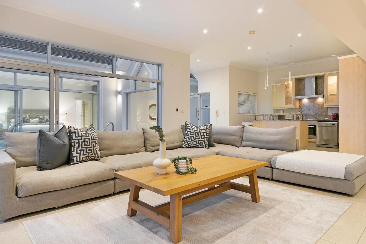 Luxury Serviced Mountain Villa In Constantia Cape Town Exterior photo